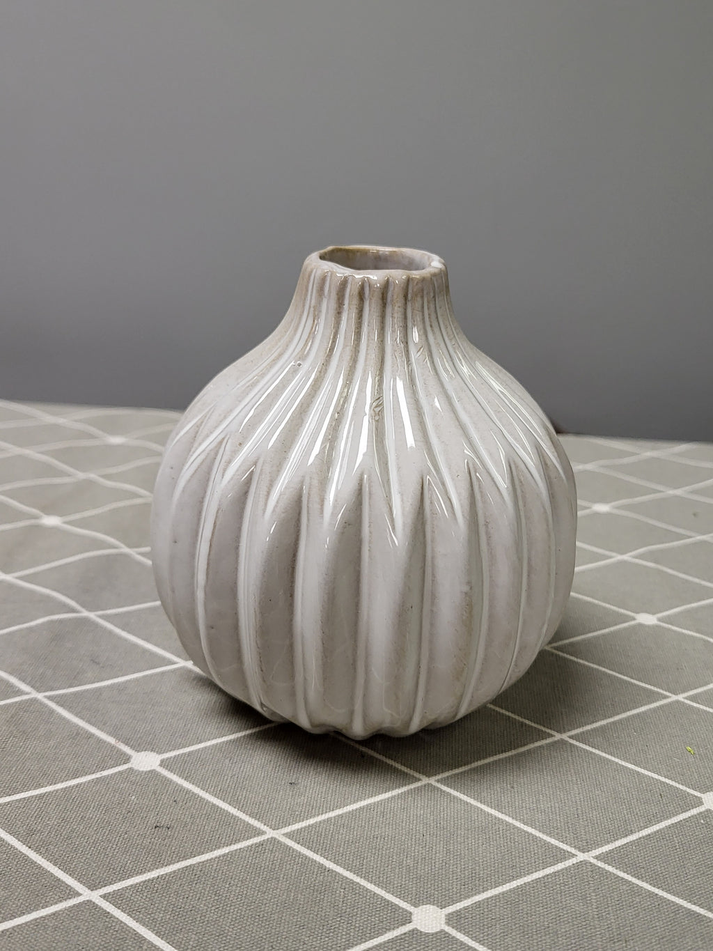 4.5" Textured Vase